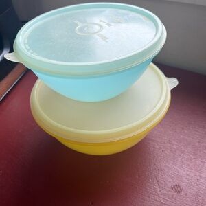 Vintage yellow and blue Tupperware bowls with lids